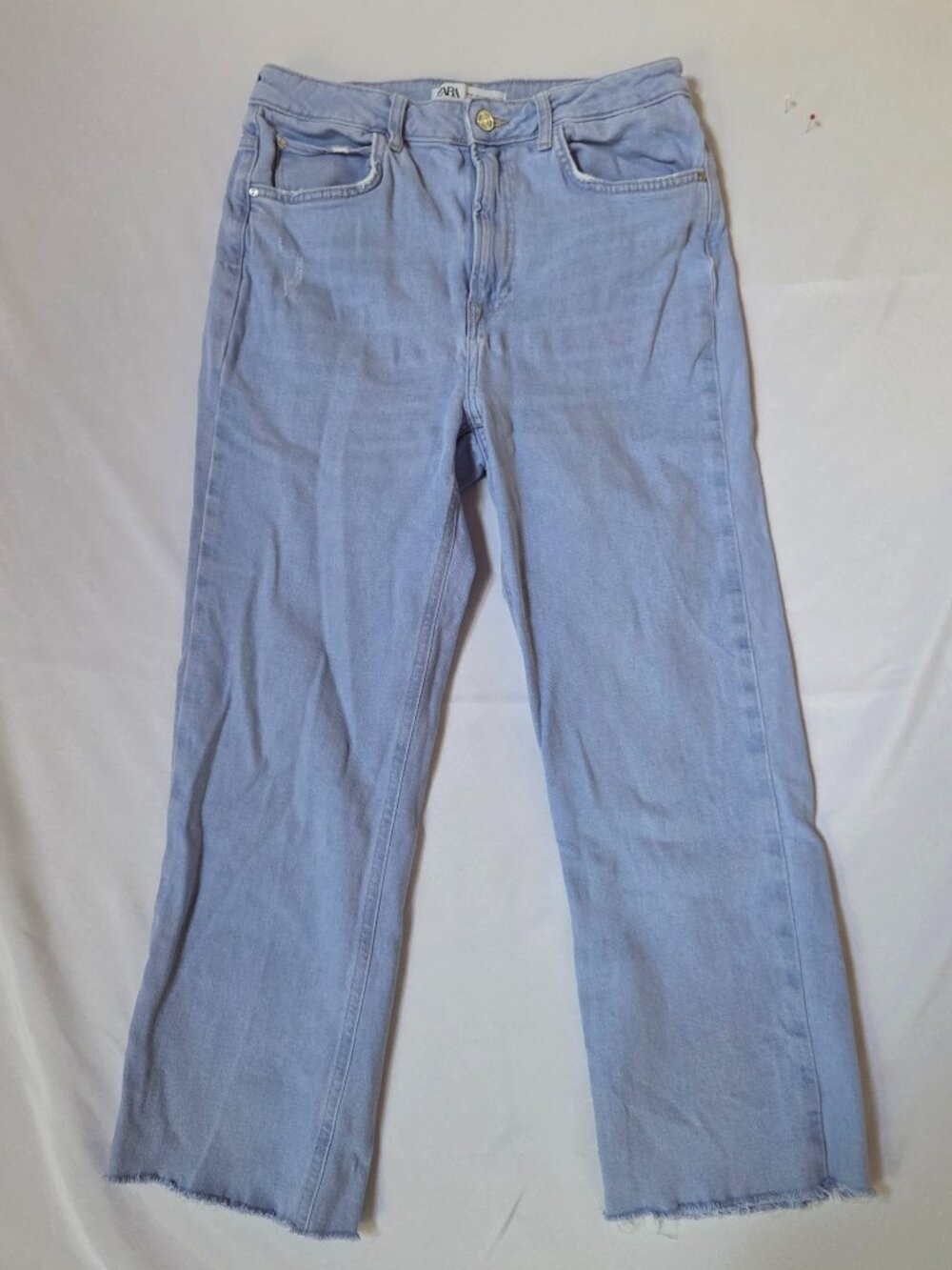 Zara Light Wash Cropped Jeans with Raw Hem — Size 8